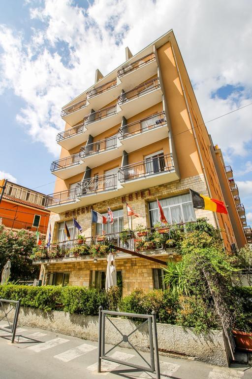 Hotel Minerva Пьетра-Лигуре Экстерьер фото