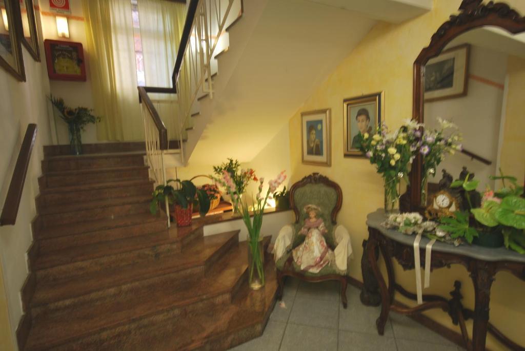 Hotel Minerva Пьетра-Лигуре Экстерьер фото
