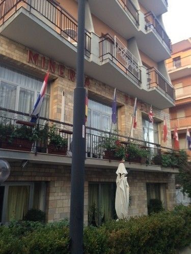 Hotel Minerva Пьетра-Лигуре Экстерьер фото
