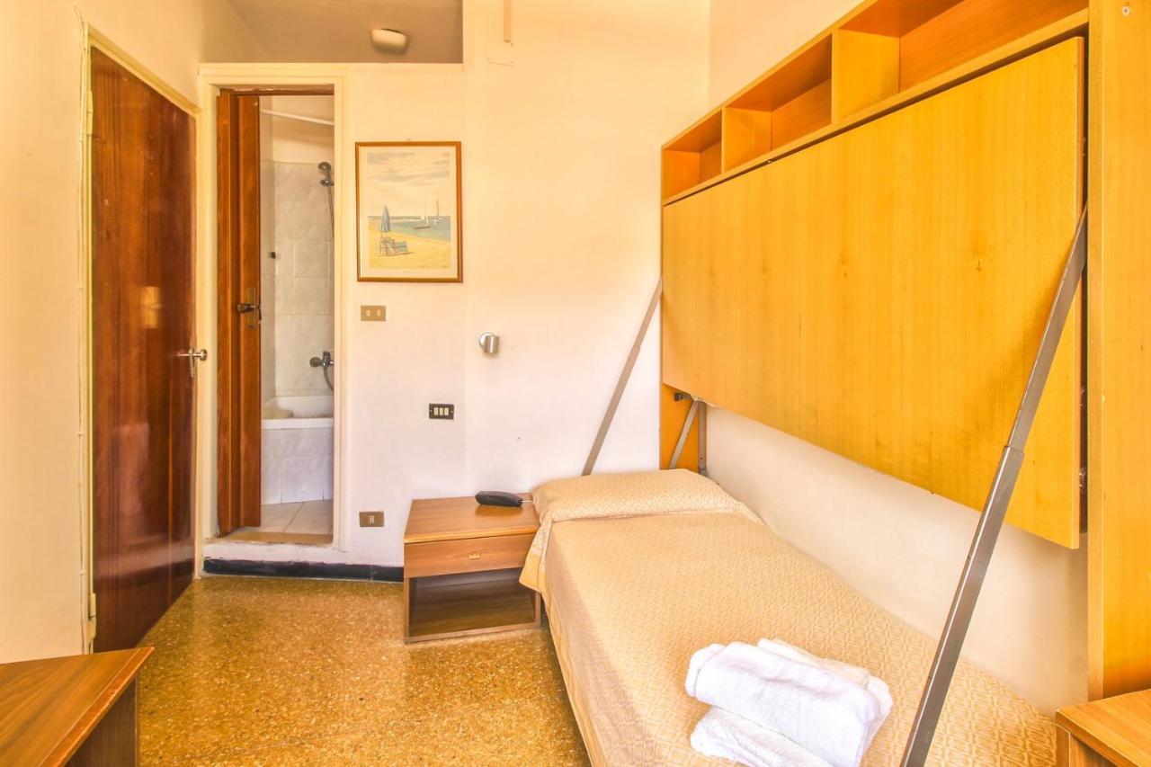 Hotel Minerva Пьетра-Лигуре Экстерьер фото